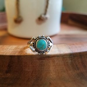 Beautiful sterling silver turquoise ring size 7 💕lower shipping